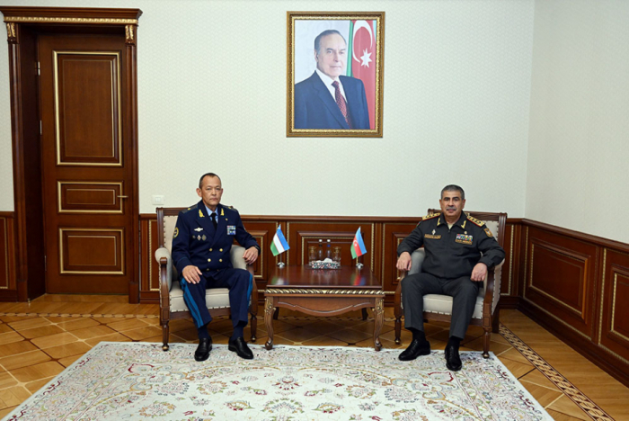 Azerbaijan, Uzbekistan discuss bilateral ties in military field