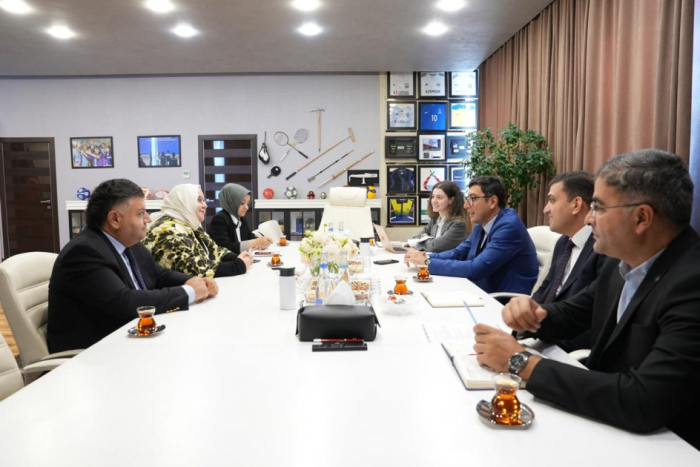 Azerbaijan’s Minister of Youth and Sports meets with SESRIC Director General