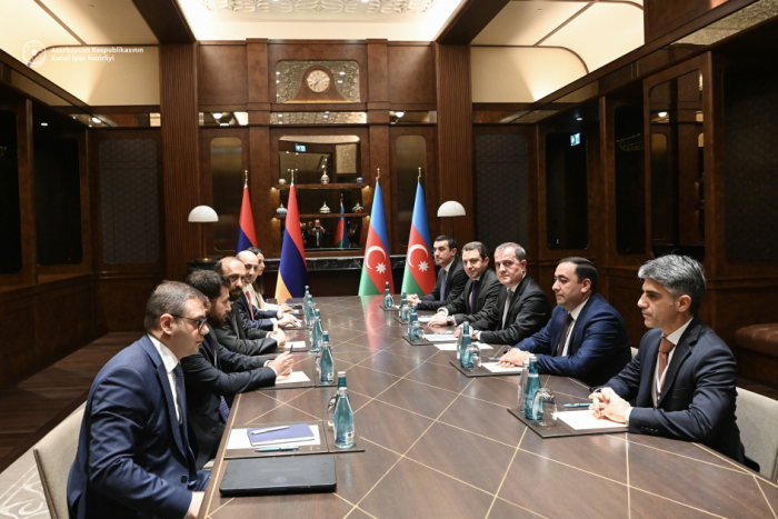 Azerbaijani and Armenian foreign ministers agreed to continue negotiations on peace agreement