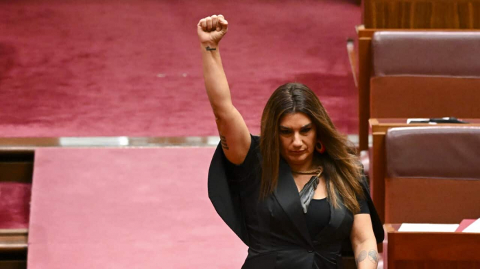 Indigenous Australian senator defends heckling King