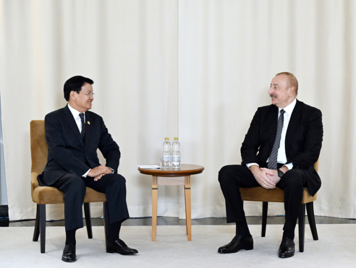   Präsident Ilham Aliyev trifft sich mit dem Präsidenten von Laos in Kasan  