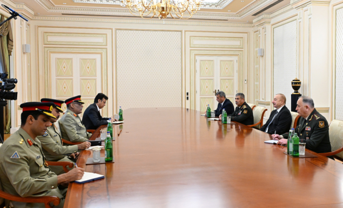   President Ilham Aliyev received Chairman Joint Chiefs of Staff Committee of Pakistan  