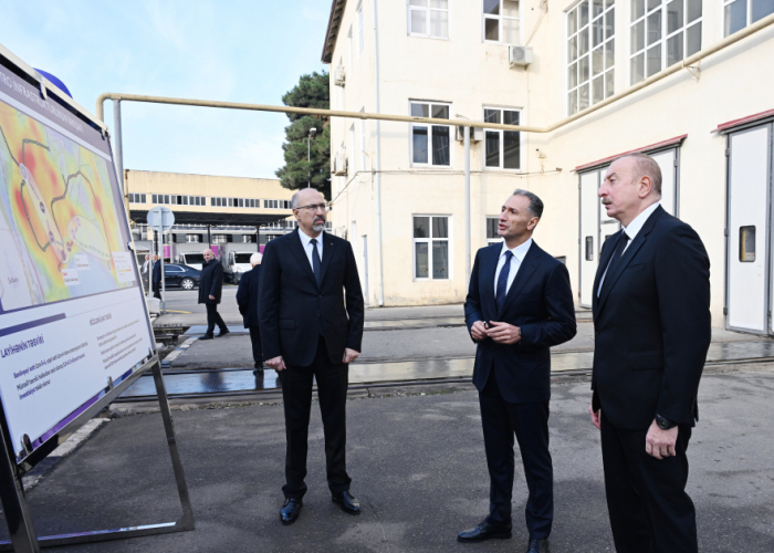  Le président azerbaïdjanais inspecte des trains de métro de nouvelle génération assemblés à Bakou 