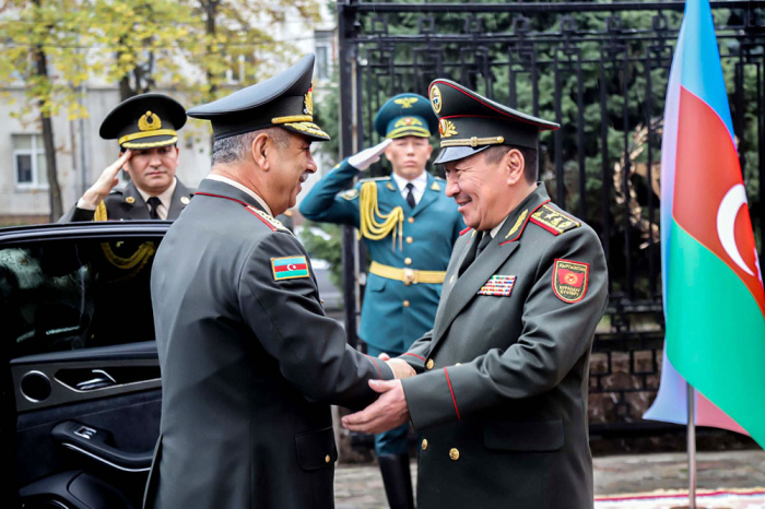 Azerbaijan, Kyrgyzstan discuss prospects for developing military cooperation