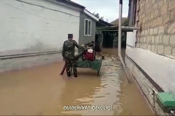 Hacıqabulda su basan ərazilər təmizlənir -    VİDEO   