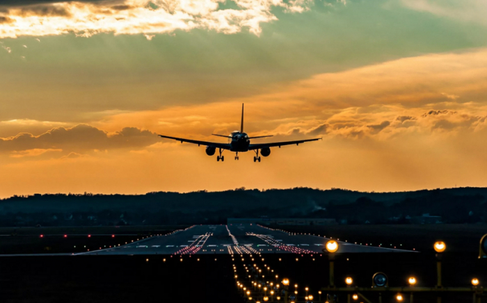   Aufgrund der Sperrung des Luftraums über Iran landeten mehrere Flugzeuge auf dem Flughafen Baku  