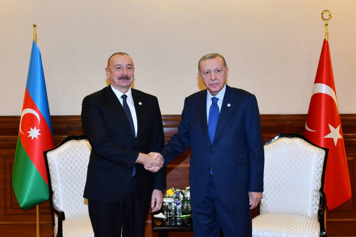   Presidente de Azerbaiyán felicita a su par del país fraternal Türkiye  