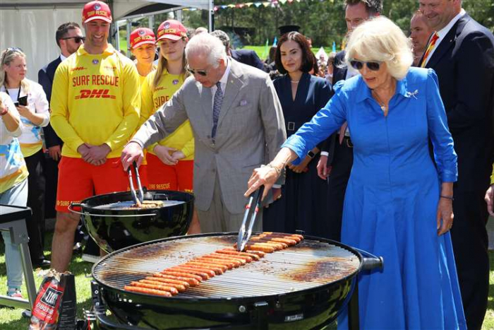 La   vidéo insolite   du roi Charles III et de Camilla préparant un barbecue pour leur dernier jour de visite en Australie