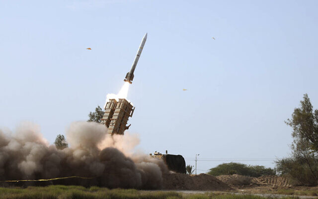   L’Iran tire des missiles balistiques sur Israël - des dizaines de détonations et explosions   