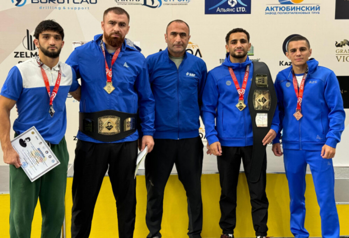 Los boxeadores azerbaiyanos ganaron dos medallas de oro en Kazajistán