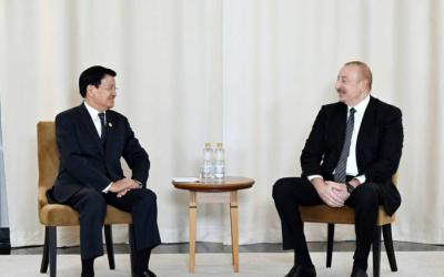  Ilham Aliyev se reunió con el presidente de Laos en Kazán 