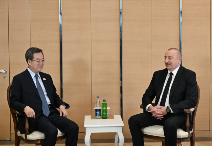  Presidente Ilham Aliyev se encuentra con el Viceprimer ministro de China 