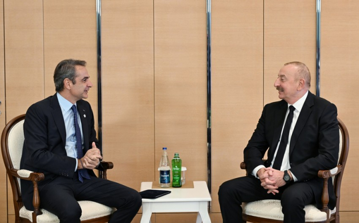   Präsident Ilham Aliyev traf sich mit dem griechischen Premierminister  