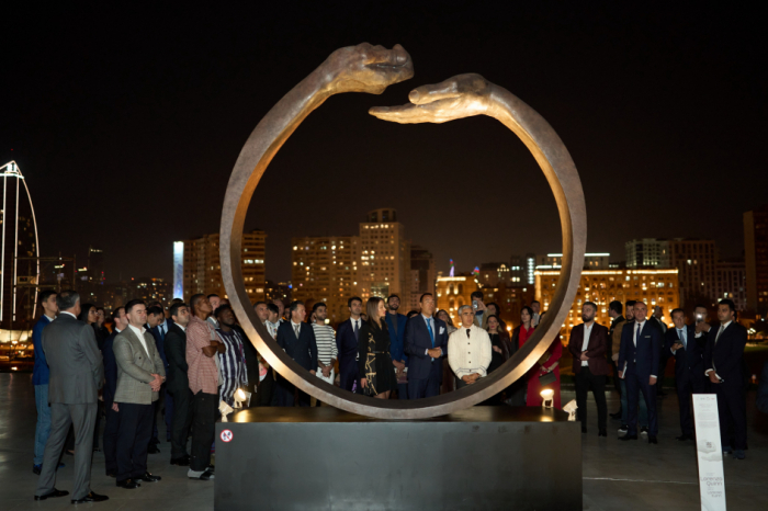   Italian sculptor Lorenzo Quinn’s “Equilibrium in Nature" exhibition opens at Heydar Aliyev Center  