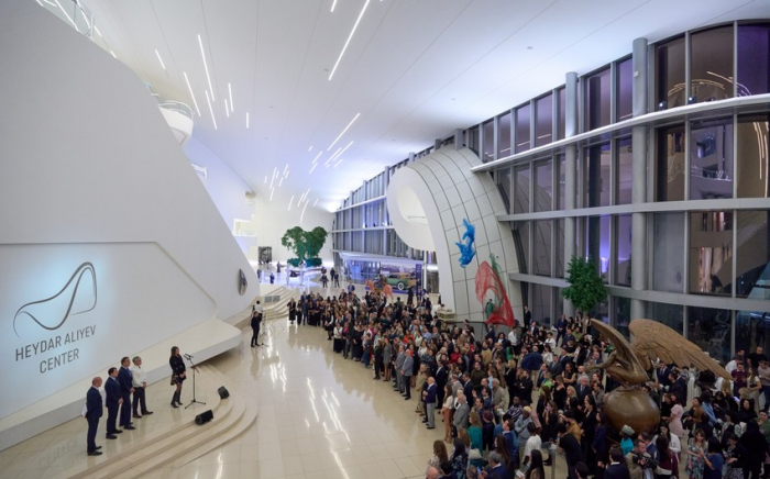   Ausstellung „Balance in Nature“ von Lorenzo Quinn wurde im Heydar Aliyev Center eröffnet  