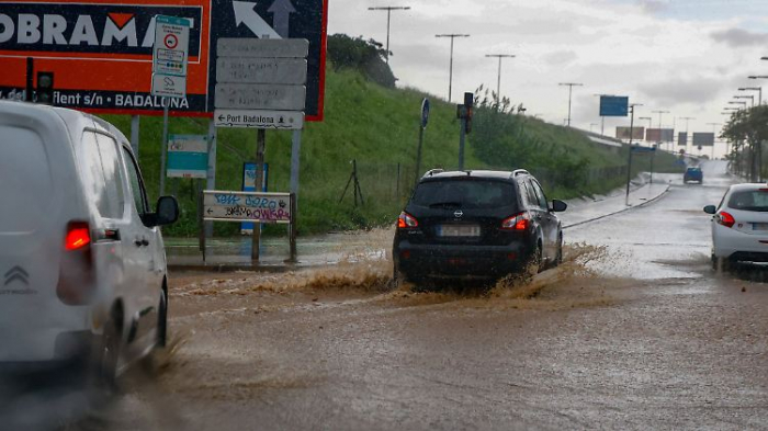   Regenmengen überfluten nun auch Barcelona  