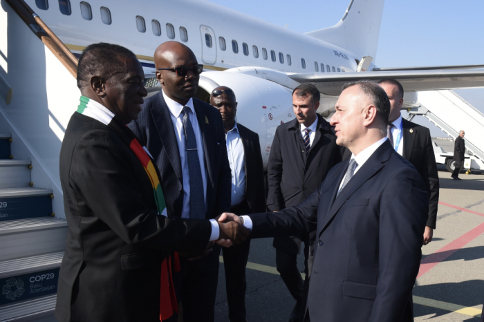   President of Zimbabwe arrives in Azerbaijan  
 