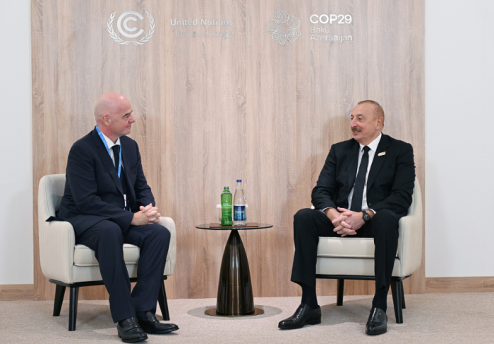   Präsident Ilham Aliyev trifft sich mit dem FIFA-Präsidenten  