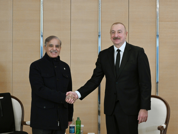   Ilham Aliyev trifft sich mit dem Premierminister von Pakistan  