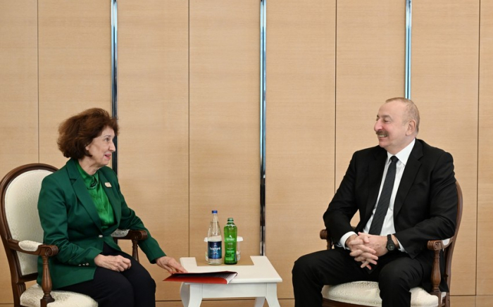  Ilham Aliyev traf sich mit der Präsidentin Nordmazedoniens 