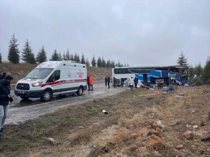 Türkiyədə avtobus qəzası:    ölən və yaralananlar var   