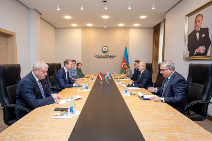  Ministro de Energía de Azerbaiyán discutió el desarrollo de la energía verde con su homólogo letón 