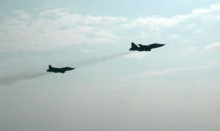   Flugzeuge der aserbaidschanischen Luftwaffe führen Trainingsflüge durch -   VIDEO    