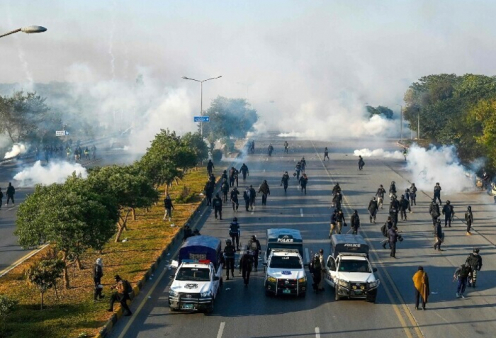   Many security personnel killed as violence erupts in Islamabad  