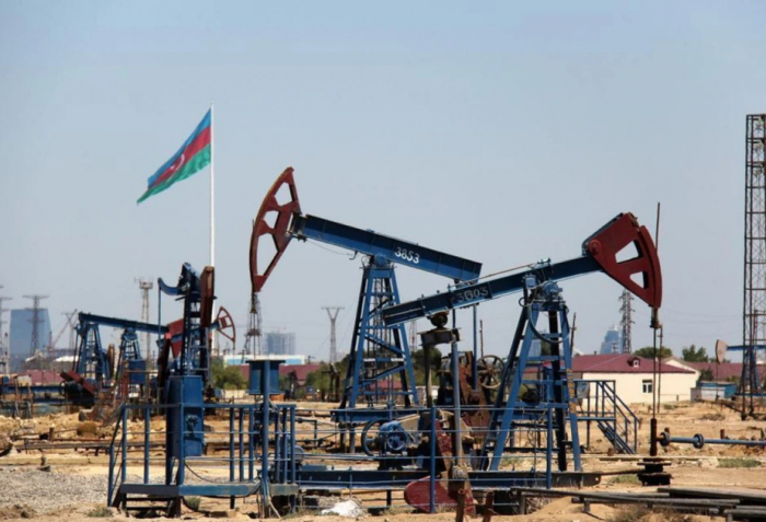 Azerbaijani oil price sees slight growth in global markets