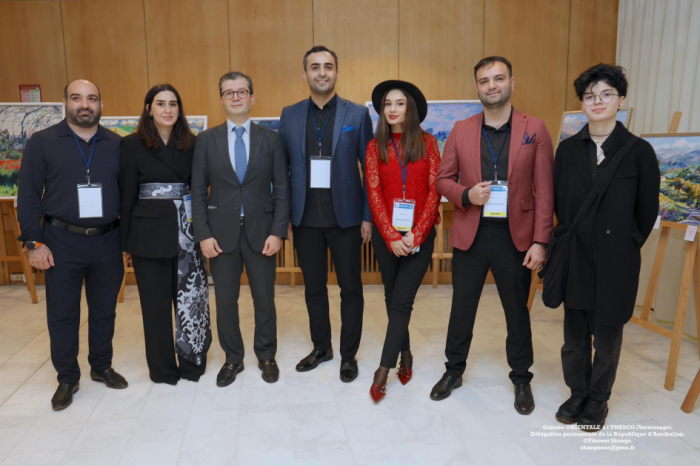 Se inaugura una exposición de artistas azerbaiyanos en la sede de la UNESCO