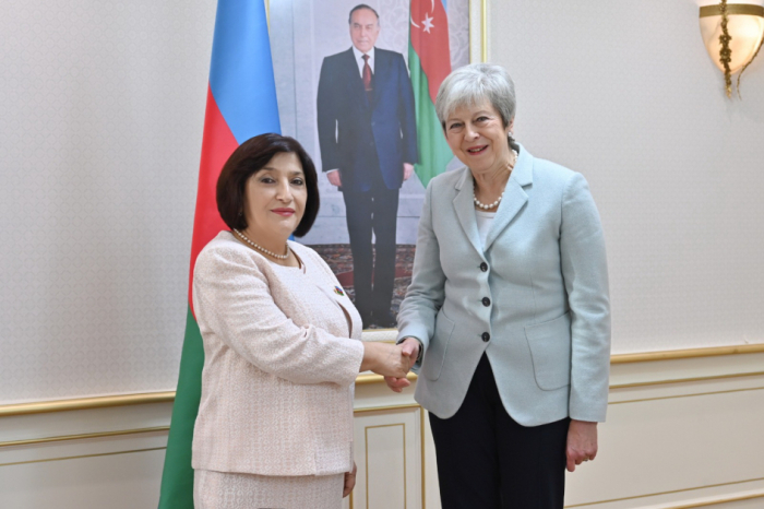   En el Parlamento de Azerbaiyán se celebra una reunión con la ex Primera Ministra británica Theresa May  