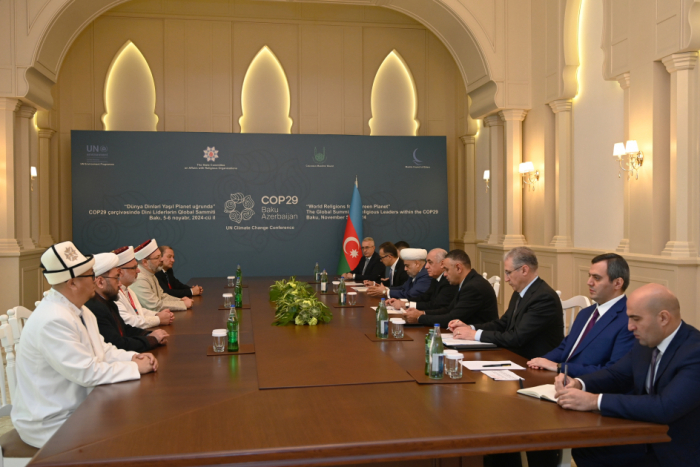   El Primer Ministro de Azerbaiyán se reunió con los participantes de la Cumbre Mundial de Líderes Religiosos celebrada en Bakú  