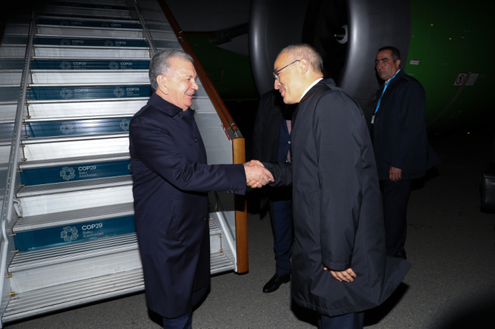   El presidente de Uzbekistán llega a Azerbaiyán para la COP29  