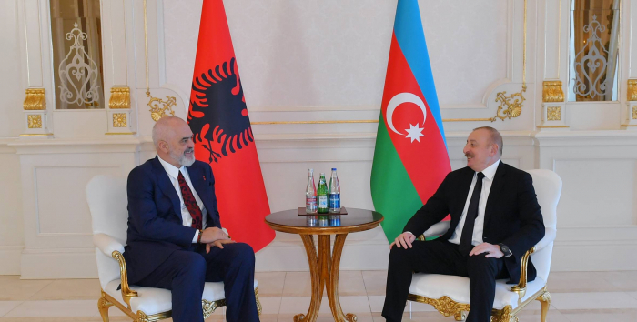  El Presidente Ilham Aliyev se reunió con el Primer Ministro de Albania 