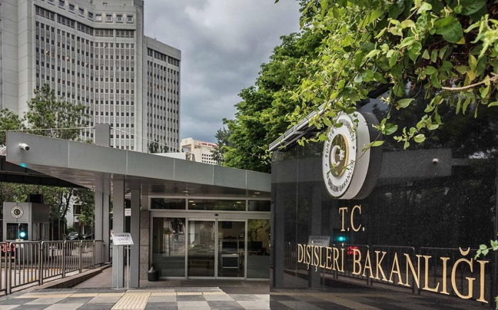  Türkisches Außenministerium gratuliert Aserbaidschan zum Nationalflaggentag 