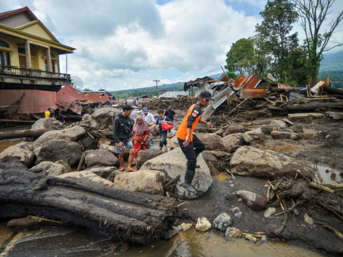 Indonésie : Des glissements de terrain font 27 morts à Sumatra