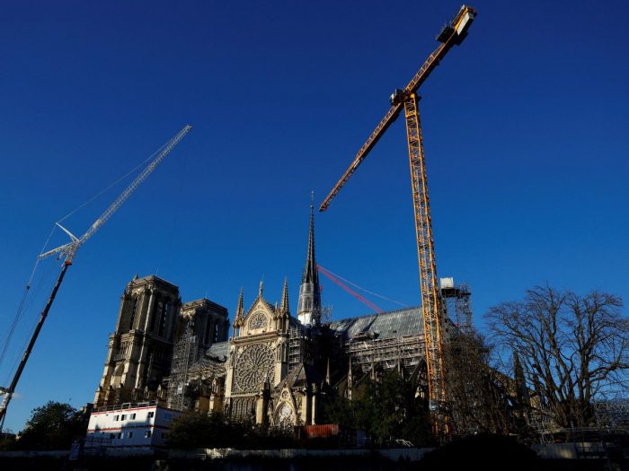  France: Macron visite Notre-Dame de Paris une semaine avant sa réouverture au culte 