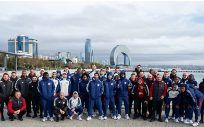  Los futbolistas del Lyon francés pasearon por Bakú 