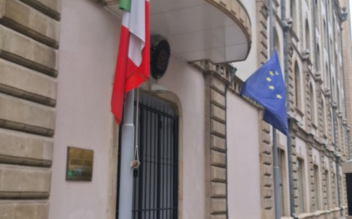  La embajada de Italia arrió la bandera en Azerbaiyán el día de luto 