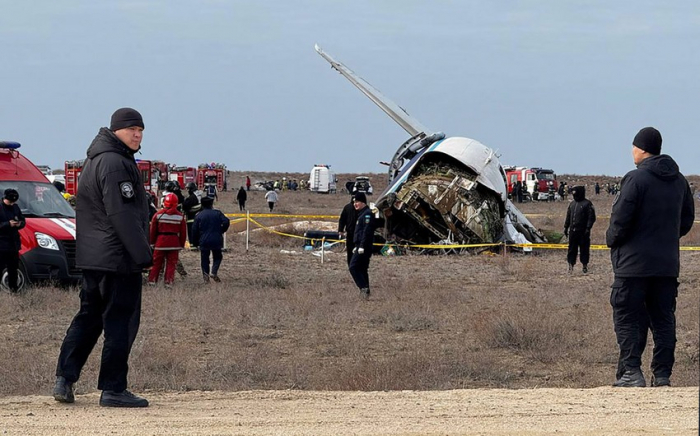   Encuentran la caja negra del avión de AZAL que se estrelló en Kazajistán  