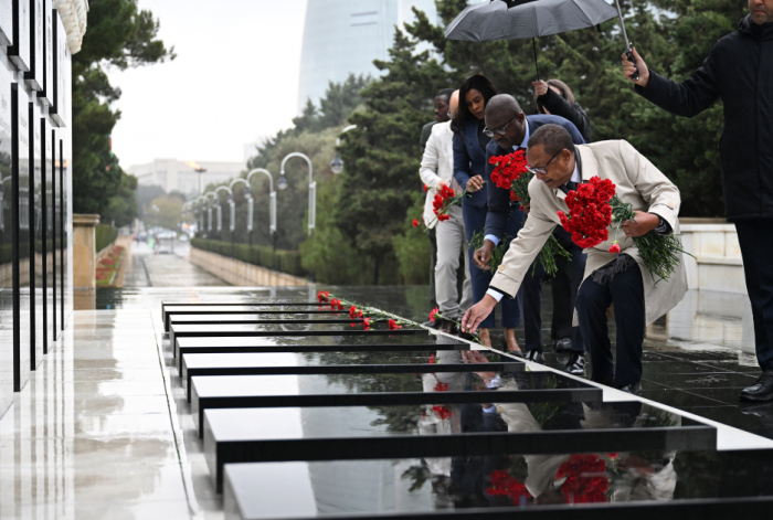 Bissau-Guinean delegation pays tribute to Azerbaijani martyrs