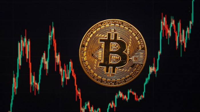   Bitcoin überspringt erstmals 100.000-Dollar-Marke  