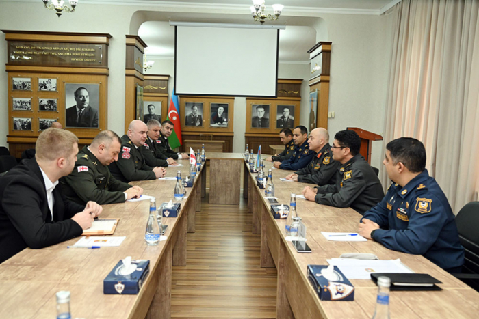 Aserbaidschanische Nationale Verteidigungsuniversität veranstaltet Treffen mit georgischer Delegation