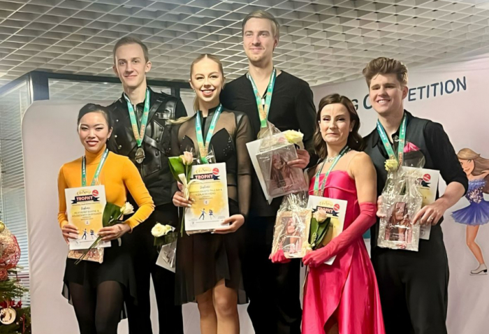 Los patinadores artísticos de Azerbaiyán ganan la medalla de plata en una competición internacional