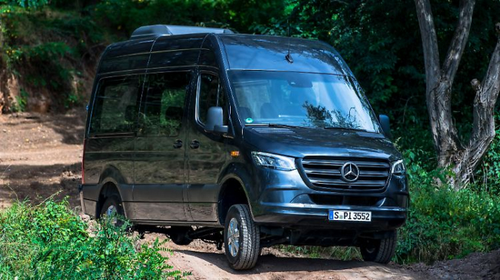   Mercedes Vito und Sprinter mit Allrad - Transporter gehen ins Gelände  