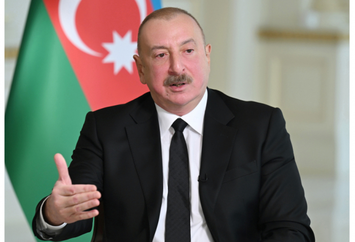   Ilham Aliyev  : " Las armas suministradas por el gobierno de Macron a Armenia suponen una amenaza real para Azerbaiyán " 