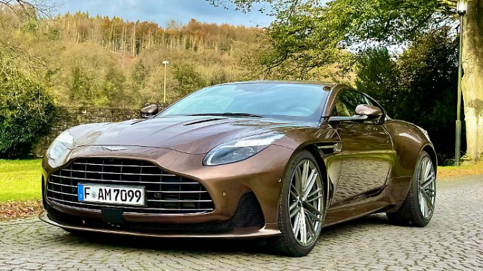   Ausfahrt mit noblem Aston Martin DB12 - feiner Bollerwagen  