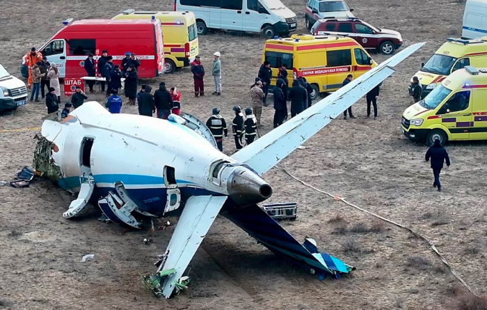   Kasachstans Botschaft in Baku öffnet Gedenkbuch für Opfer des AZAL-Flugzeugabsturzes  