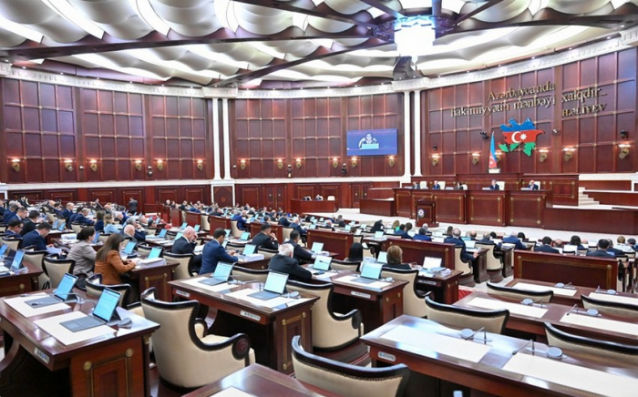 Plane crash victims commemorated at Azerbaijani Parliament