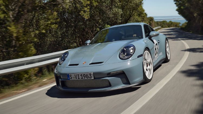   Mit Porsche 911 S/T unterwegs - Traum vieler Elfer-Fahrer  